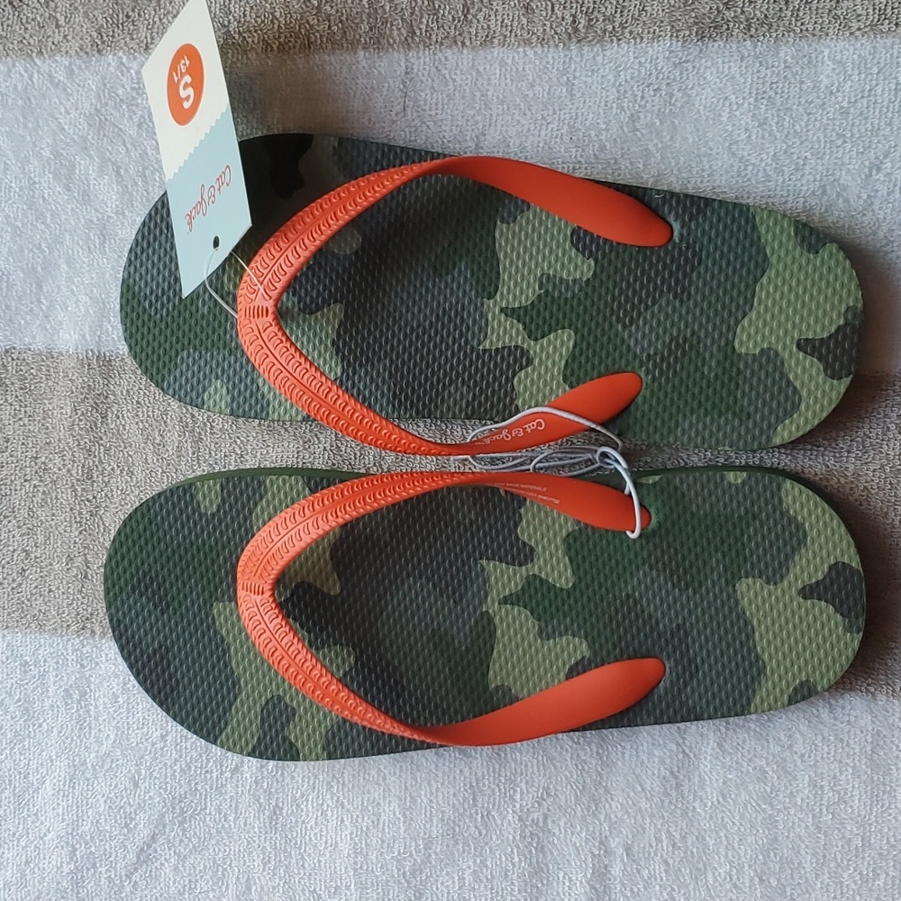 CAT AND JACK CAMO FLIP FLOPS SIZE SMALL 13/1